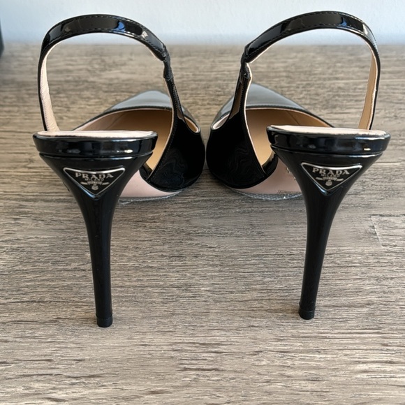 CLASSIC POINTED TOE PRADA HEELS - Picture 5 of 8